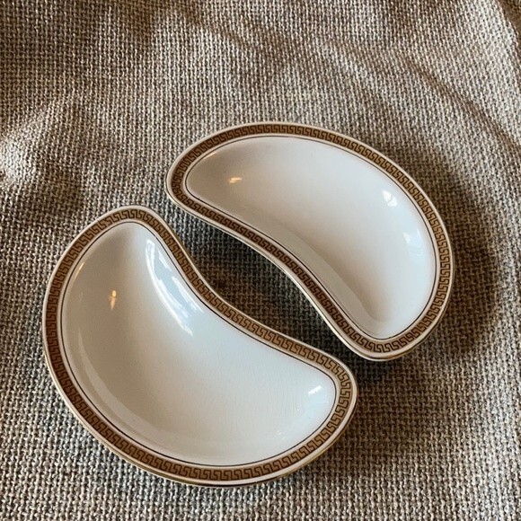 Set of two bean shaped W. H. Grindley &Co England porcelain serving plates. - Picture 1 of 4